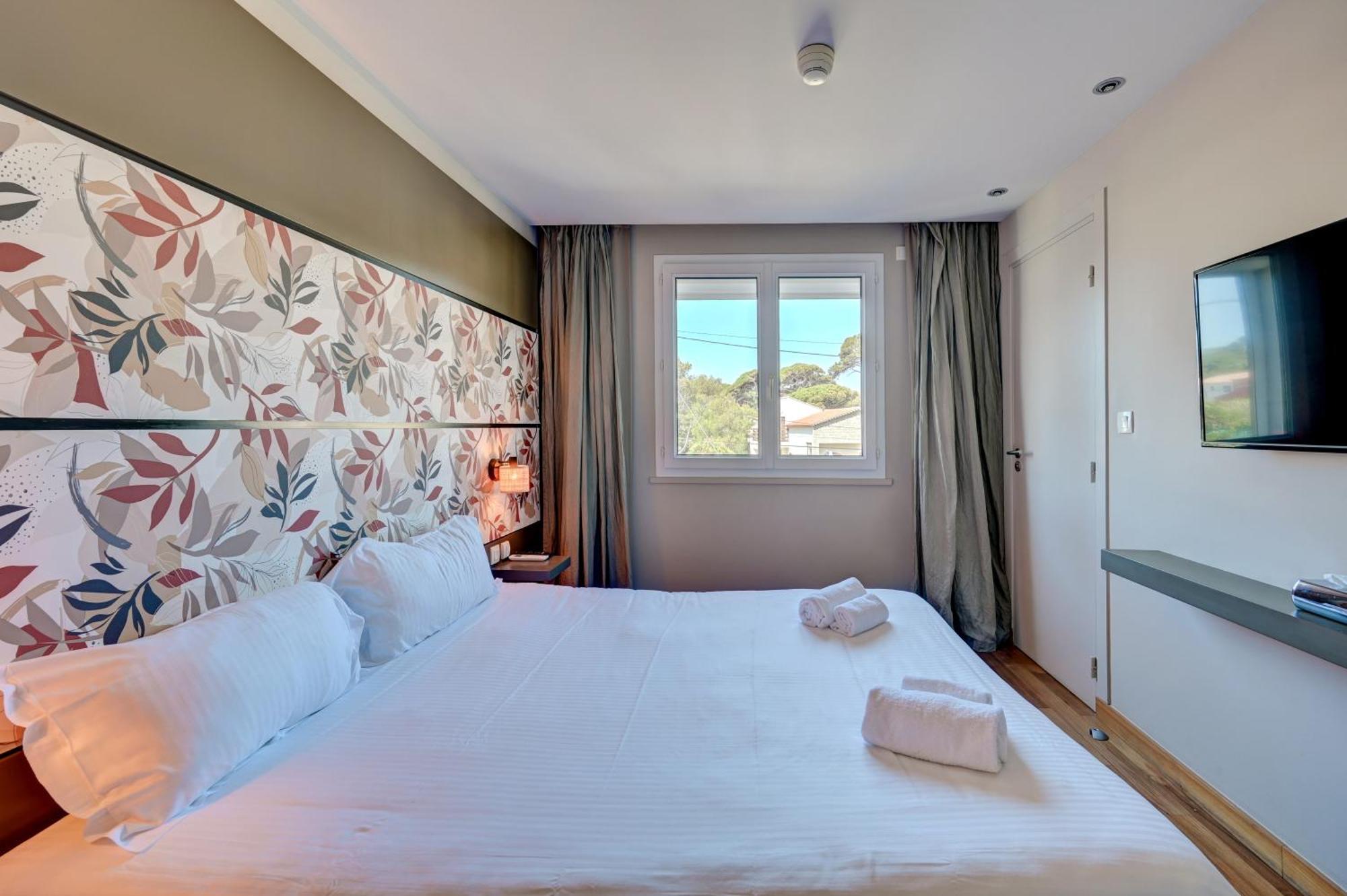 Hotel Bor Йер Экстерьер фото