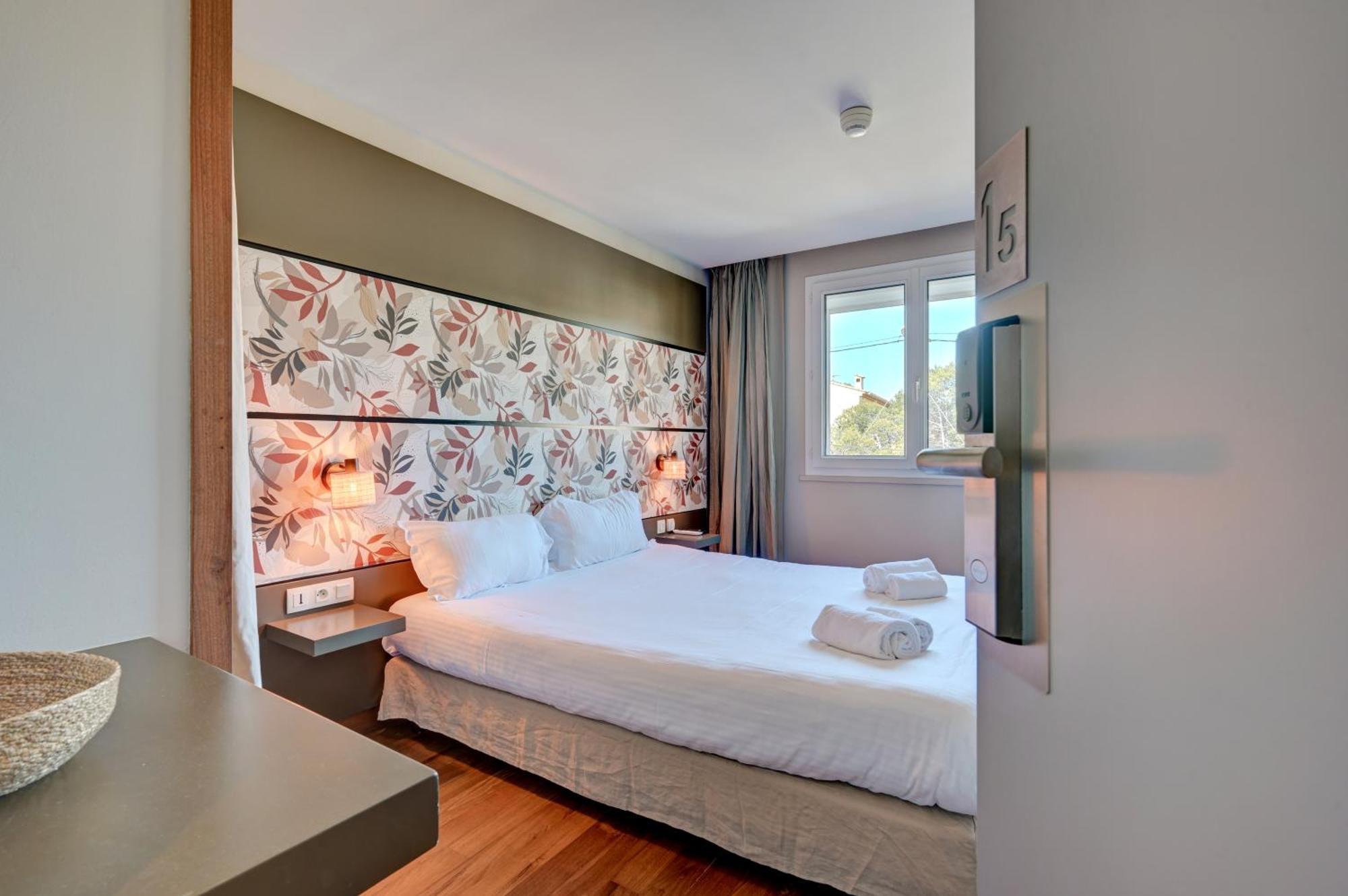 Hotel Bor Йер Экстерьер фото