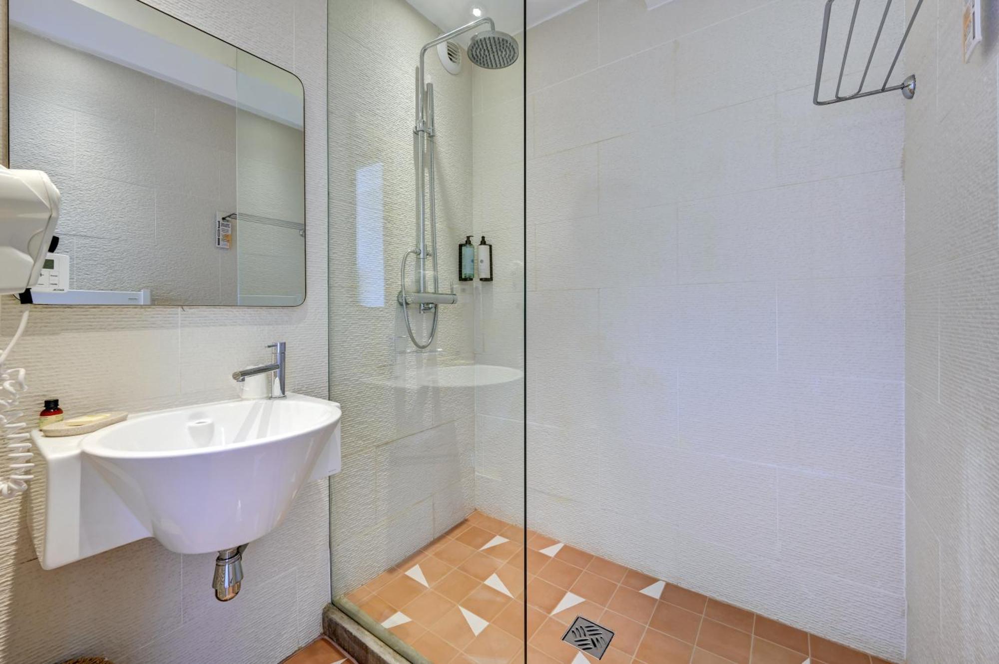 Hotel Bor Йер Экстерьер фото
