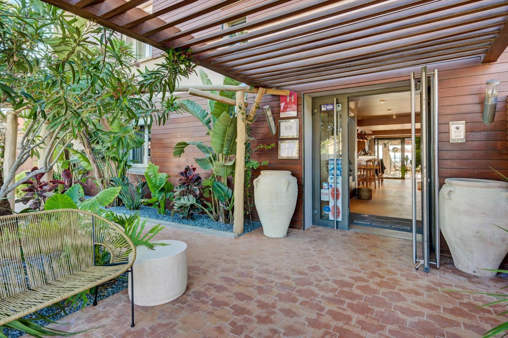 Hotel Bor Йер Экстерьер фото